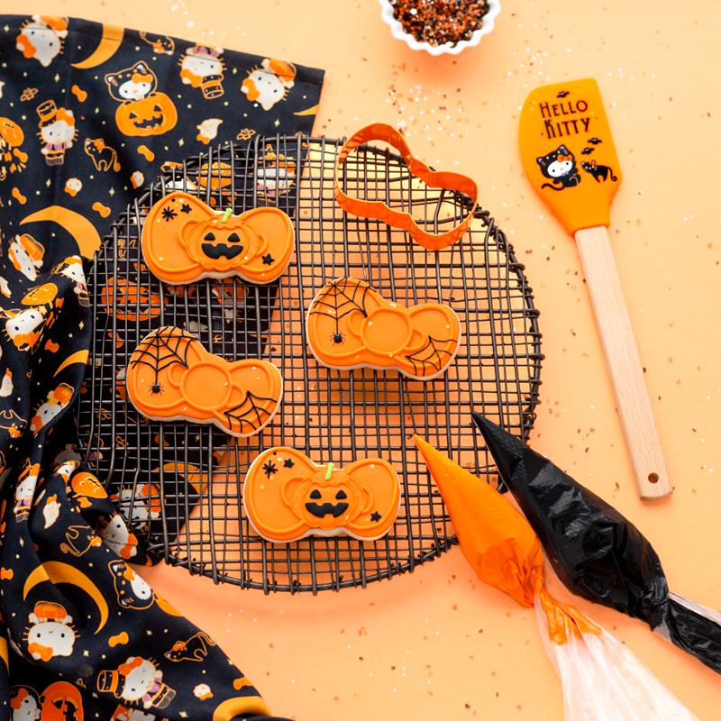 Sanrio Hello Kitty Spooky Cookie Cutter Set with Spatula Sanrio Characters Spatula  USA |  YBDCI-4570