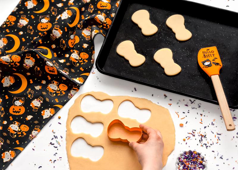 Sanrio Hello Kitty Spooky Cookie Cutter Set with Spatula Sanrio Characters Spatula  USA |  YBDCI-4570